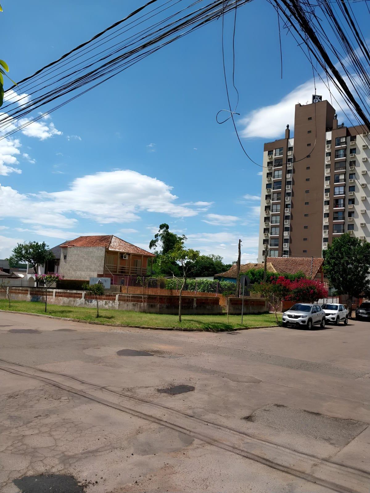 Terreno à venda, 300m², Centro - Guaíba
