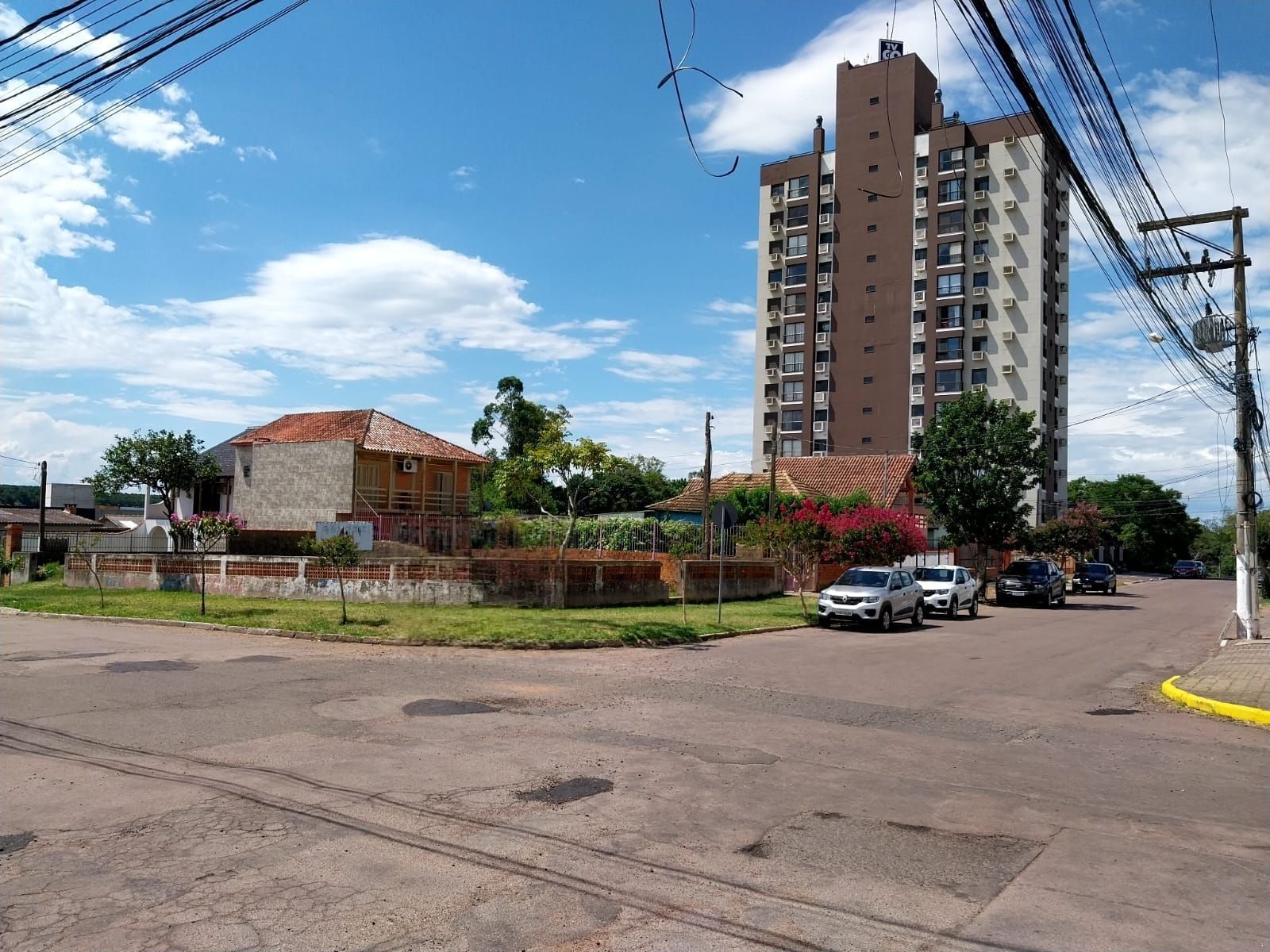 Terreno à venda, 300m², Centro - Guaíba